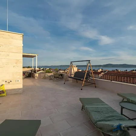 Apartament Sara *